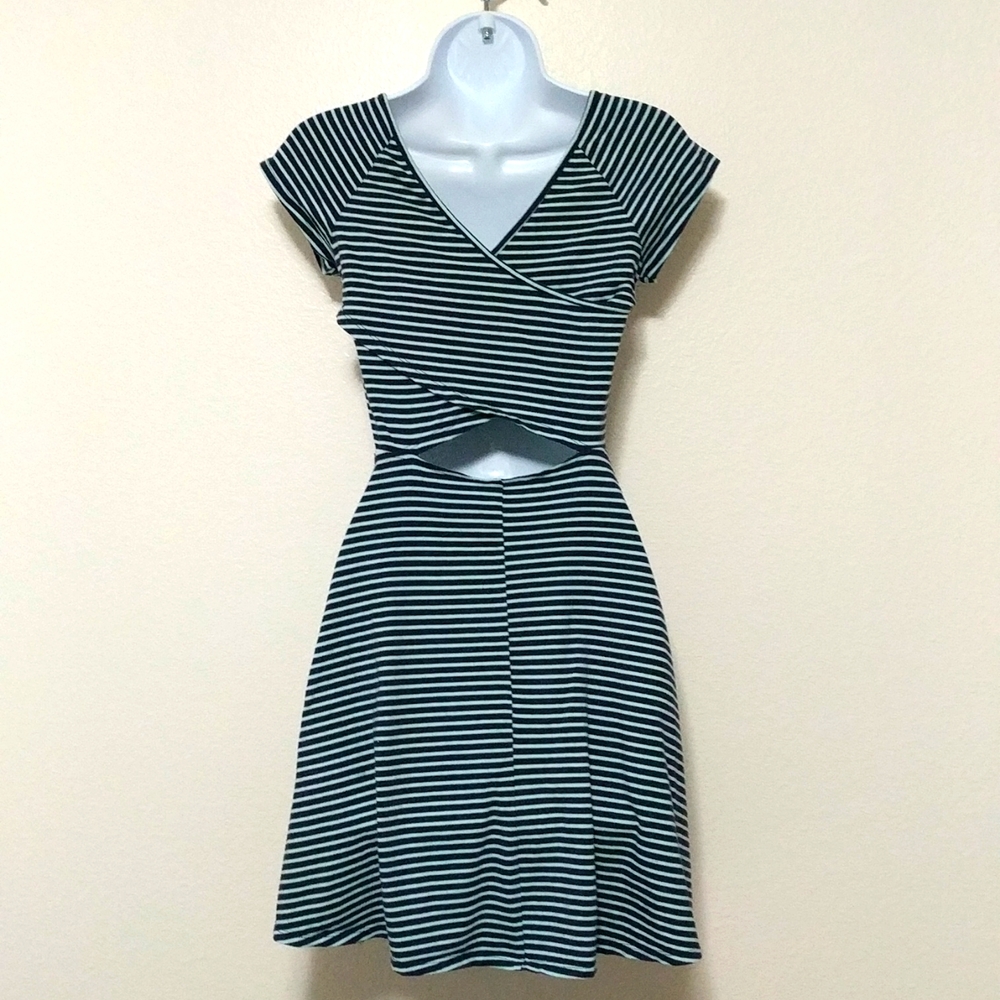 Striped Spring Dress - Picture 4 of 6